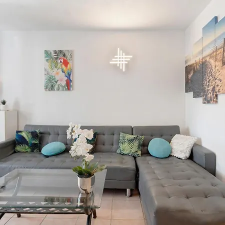 A 80 M De La Grazel Holiday home *