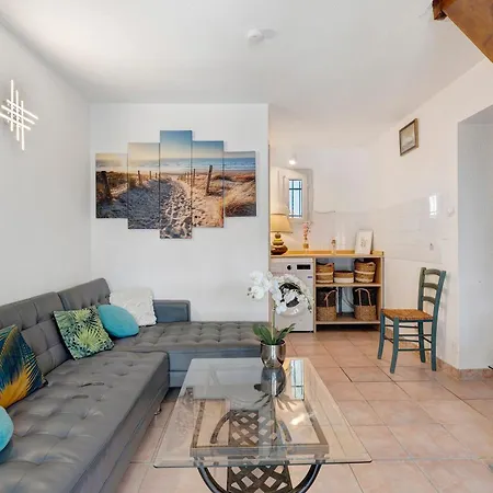 A 80 M De La Grazel Holiday home Gruissan