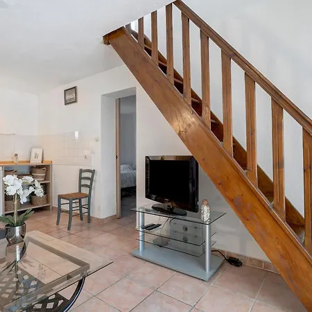 A 80 M De La Grazel Holiday home